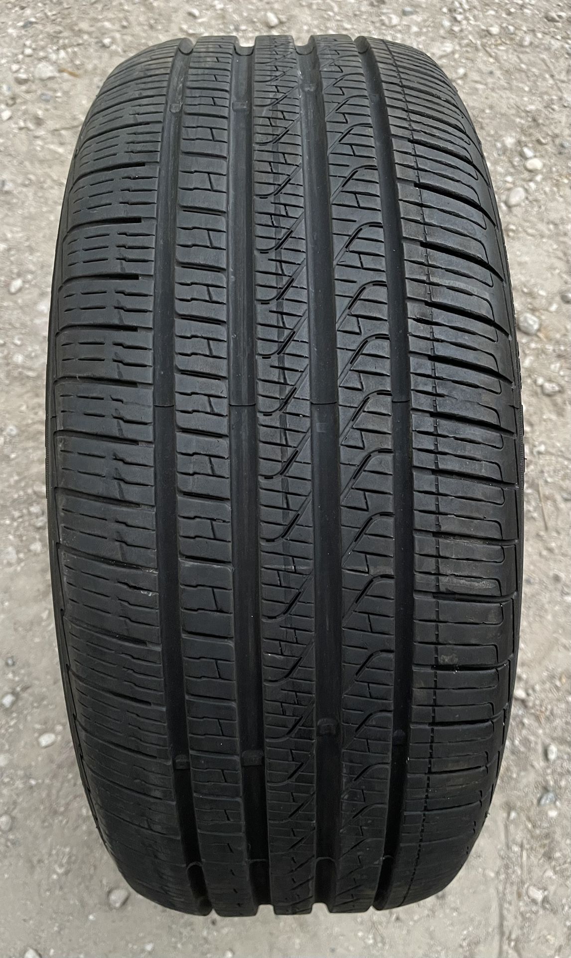 245/45/18 Pirelli Runflat Tire