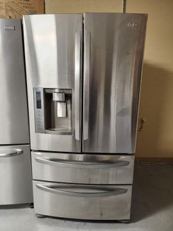 LG Stainless steel French door refrigerator Dim: W35¾, D35⅜, H69¾ everything works perfectly Water 💧 Dispenser, Ice maker