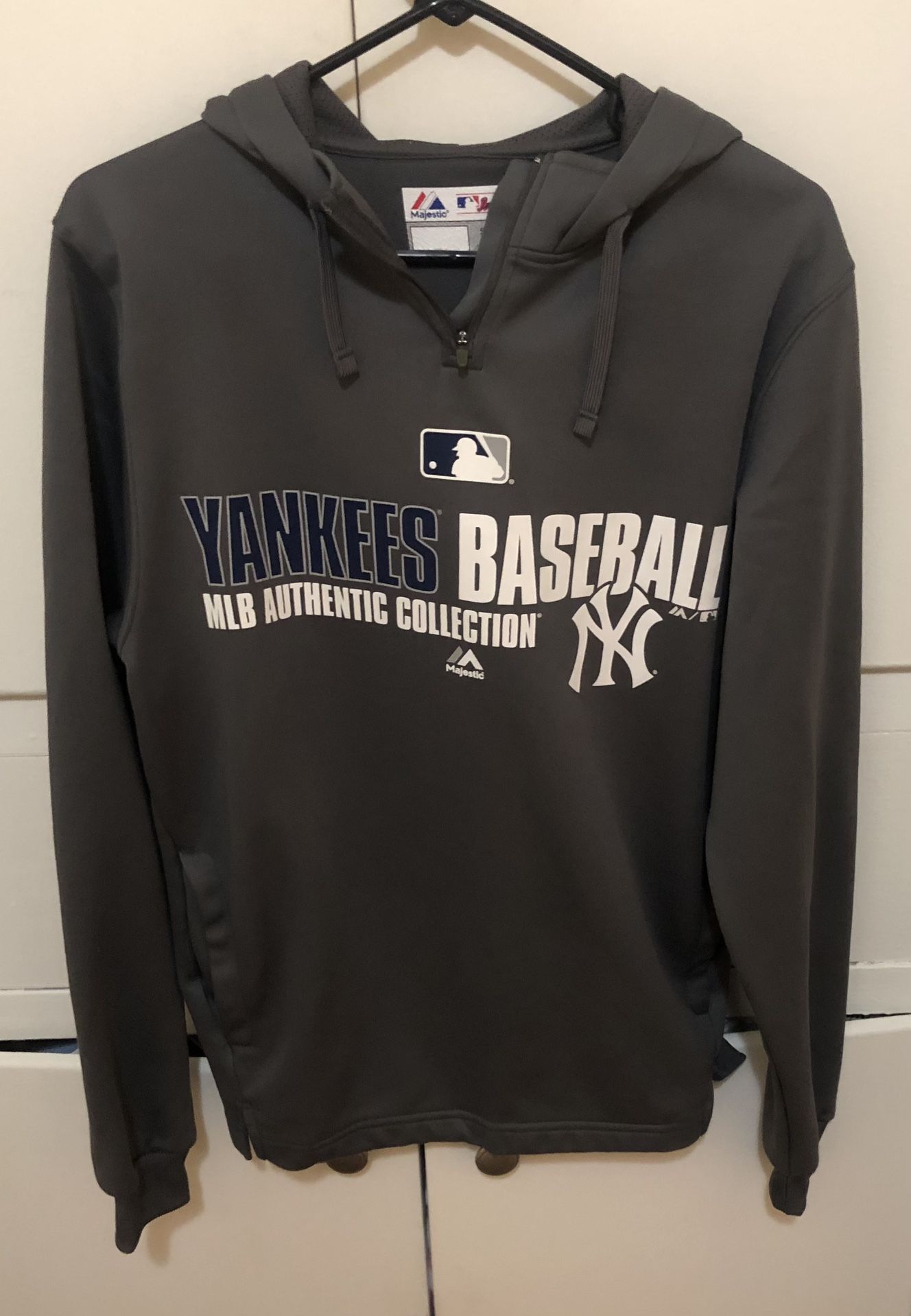 New York Yankees Men’s Size Small Hoodie