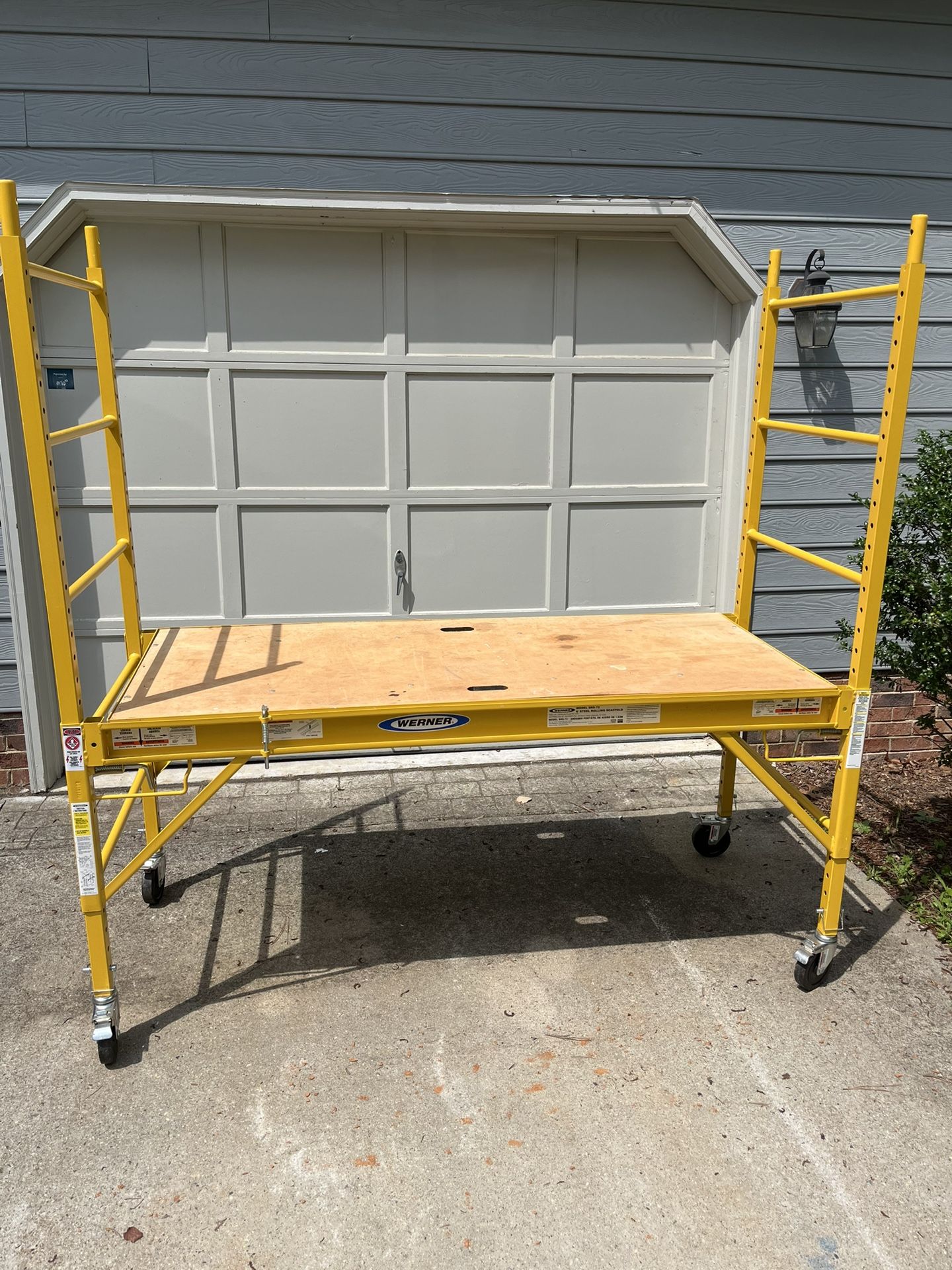 Werner 6ft. x 6 ft. x 2.5 ft. Steel Rolling Baker’s Style Scaffold 1000lb. Load Capacity, SRS-72