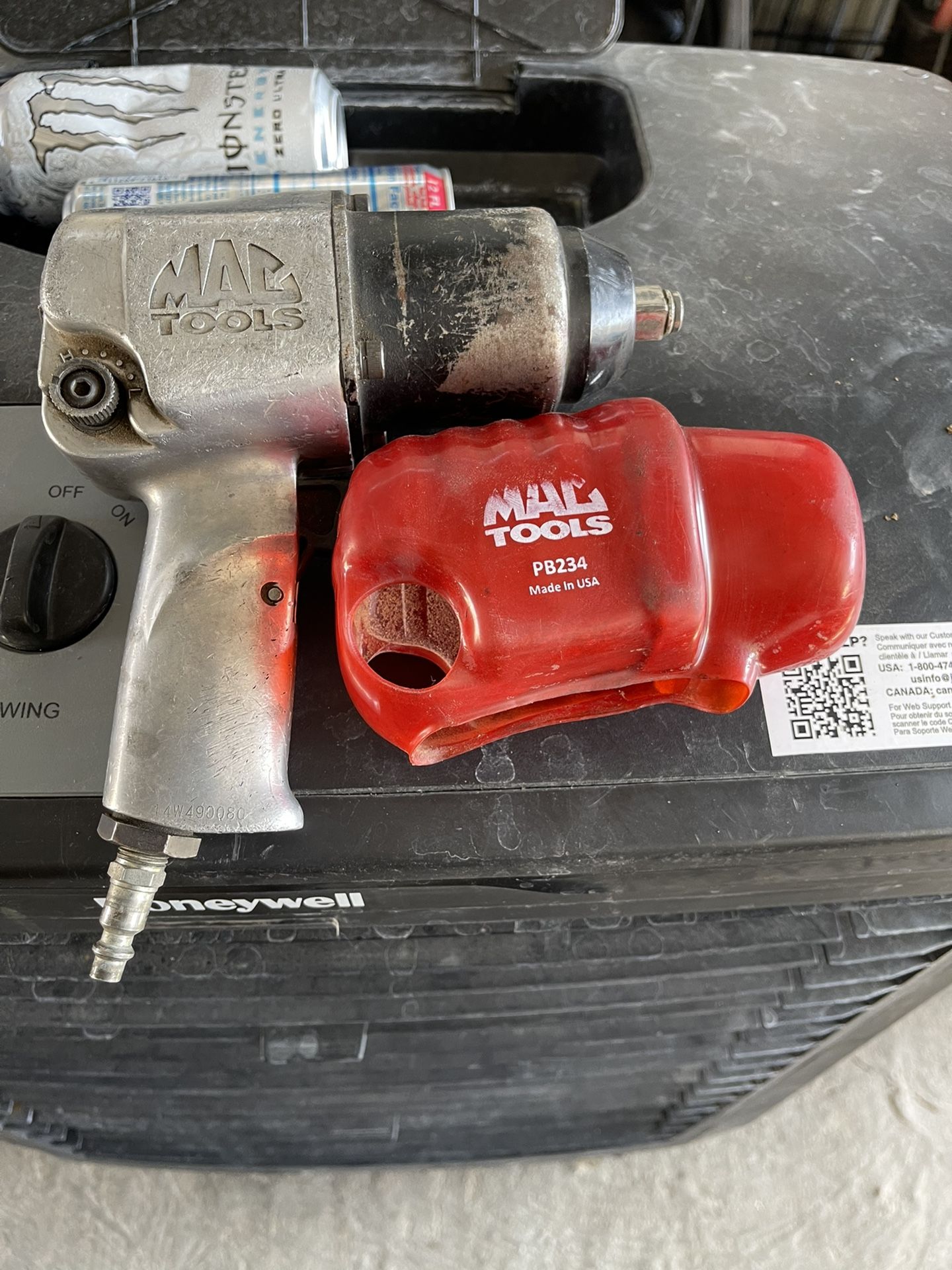 Mac Tools 1/2" Air Impact Wrench heavy duty delivers 800 ft. Lbs of breakaway Habló Español-Very little negotiable