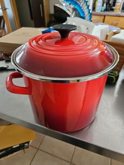 Le  Creuset 6 qt enamel on steel stock pot