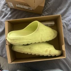 Yeezy slides Glow Green