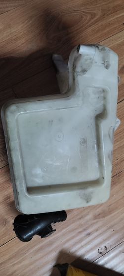 Bmw N54 Windshield Wiper Tank With Pump
