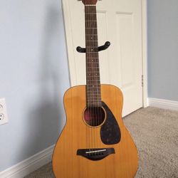 Yamaha Mini Acoustic Guitar (FG-Junior) JR-1