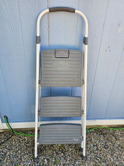 Cosco 3 step folding ladder