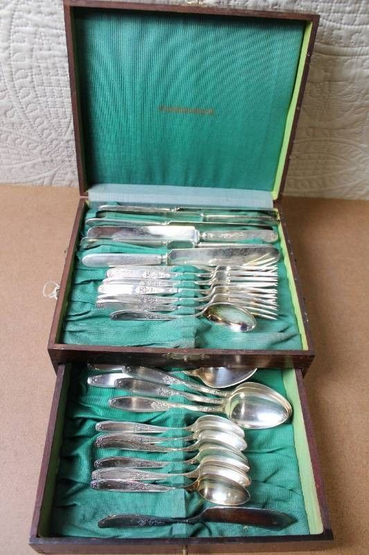 Wm. Rogers Mfg. Co. Silverplate Flatware Set with Wooden Chest.