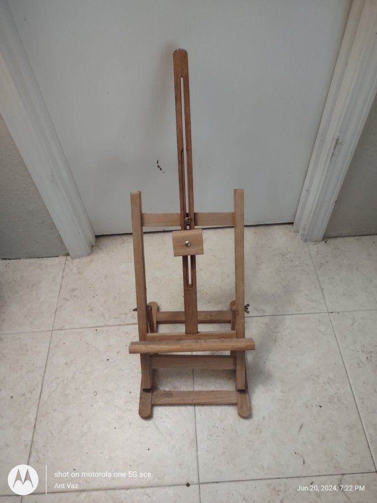 NATURAL WOOD FOLDING ADJUSTABLE STAND