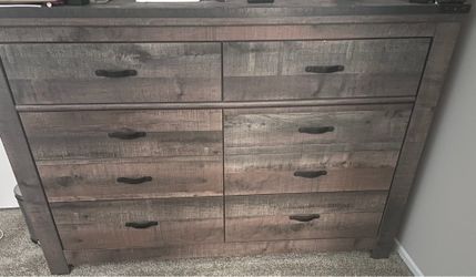 Bedroom Set/Furniture