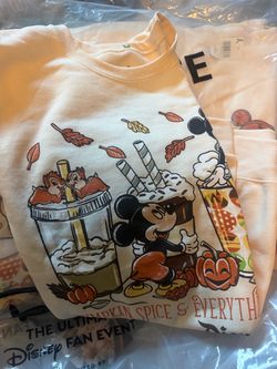 Disney Halloween crewneck size m