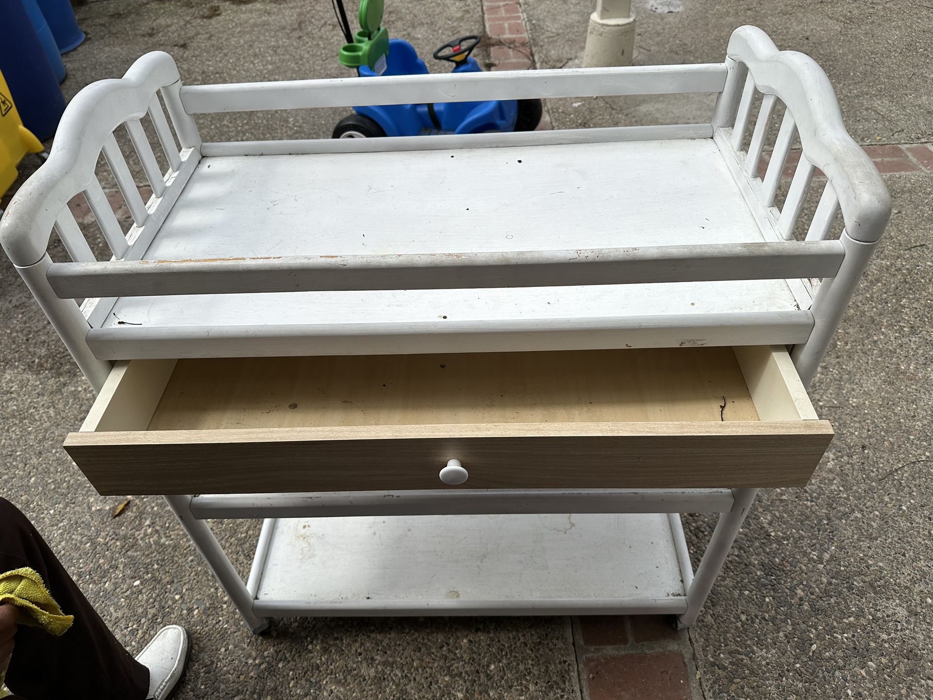 FREE CHANGING TABLE 