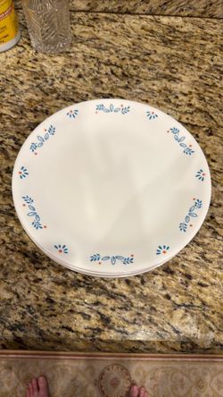 Set of 8 Corelle dinner plates