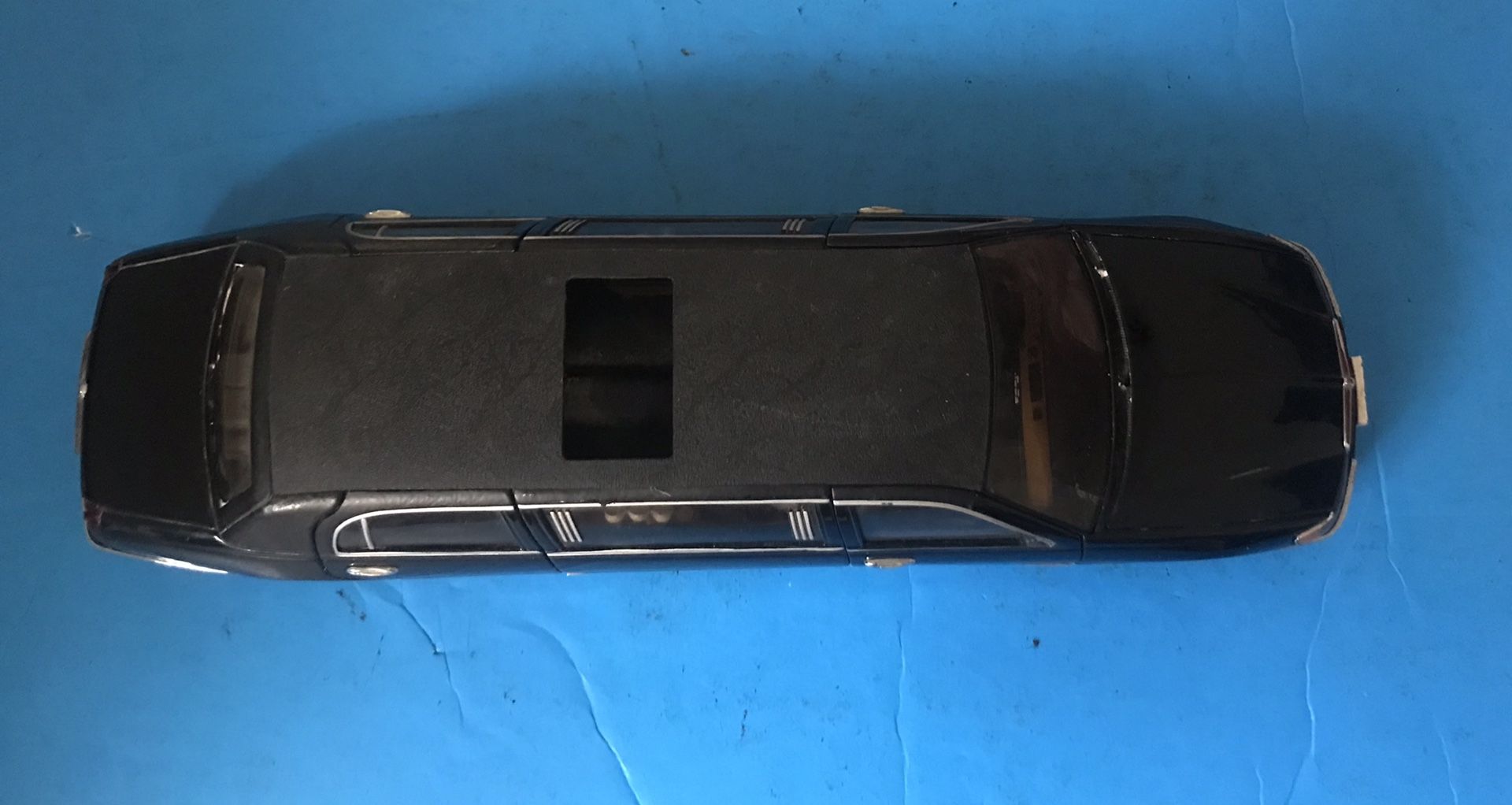 Sun Star 1999 Lincoln Town Car Stretch Limousine 1:18 Scale Diecast Please Read!
