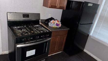 Fridge and stove both work great !
