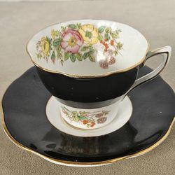 Rosina Bone China England Tea Cup & Saucer Scalloped w/ Gold Trim Floral