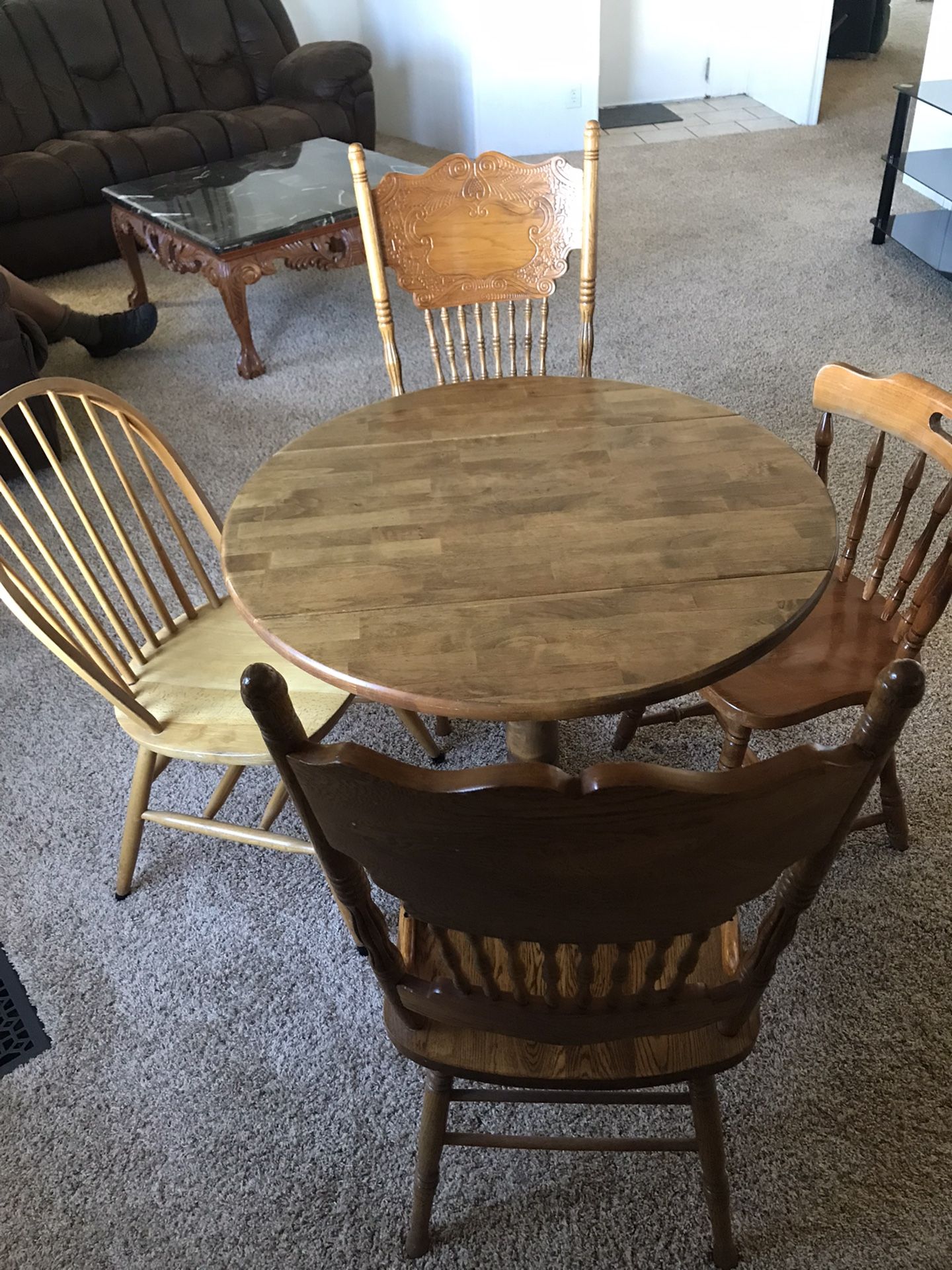 Nice Oak circular Table With Wooden Chairs. Small Table Poker Table Game table Etc