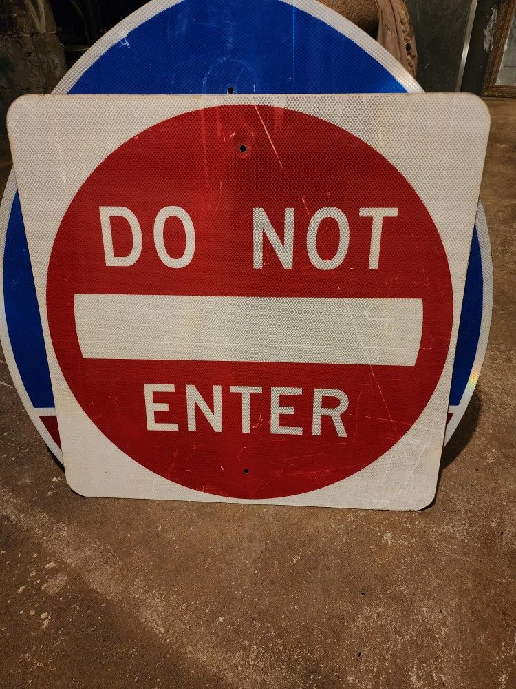 84 Interstate and Do Not Enter Sign.