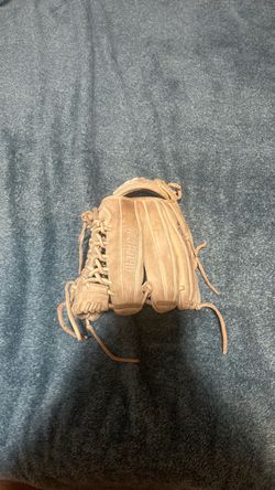 Marucci Baseball Glove signed by Dave robberts in 2023 spring training