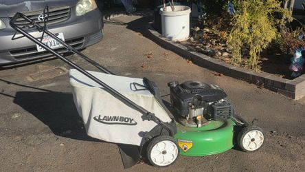 Self Propelled 21' Lawn Boy Lawn Mower