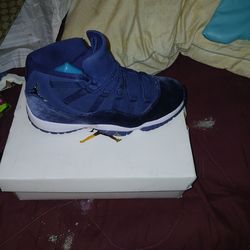 Velvet  navy  blue Jordan's