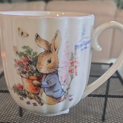 Peter Rabbit 14 oz Mug Easter Peter & Flopsy Wavy Pink Edge Beatrix Potter New