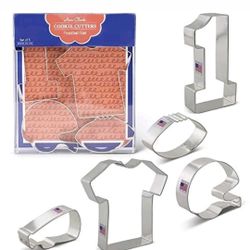 Cookie cutter football set