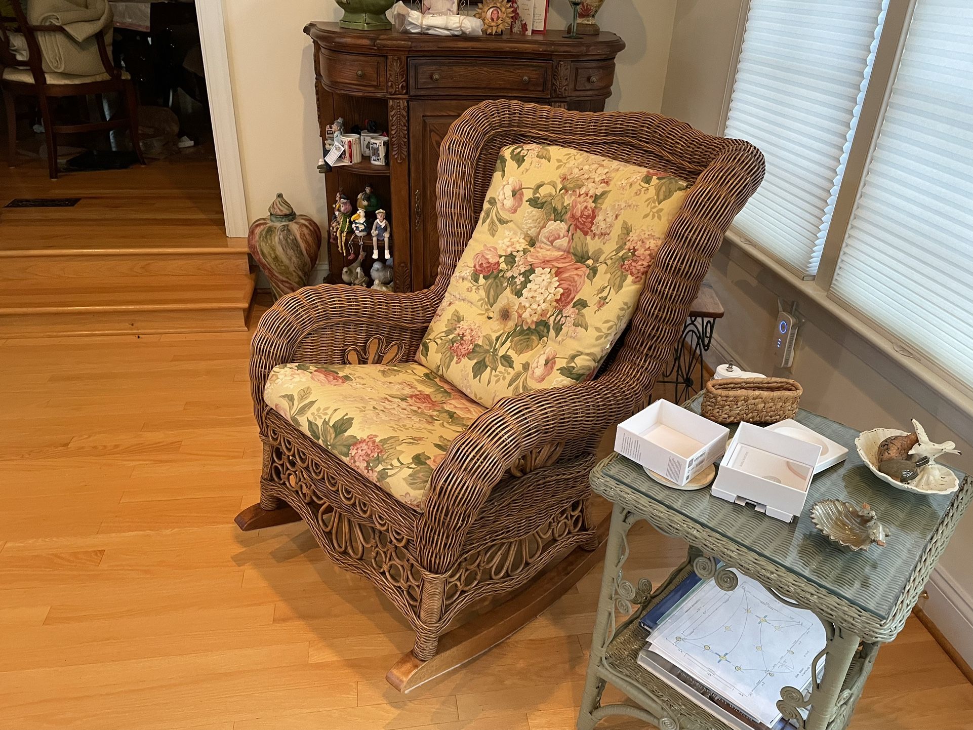 Teak Sunroom Or Living Room Set. Like New