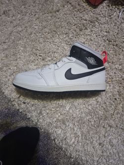 Nike Air Jordan 1 Mid Kids Sneaker