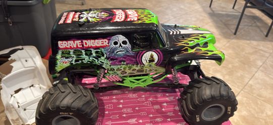 Axial Grave Digger