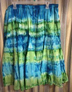 LADIES Size 14/16 skirt, elastic waist with stretch, USED, no pocket’s, lightweight material that feels great, 100% cotton, 27 1/2 inches from top to