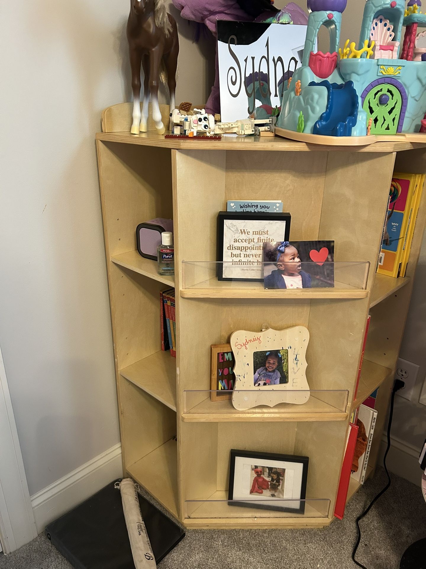 🌟 Wooden Kids’ Bookcase – Gently Used – Great for Books, Toys & More! 🌟