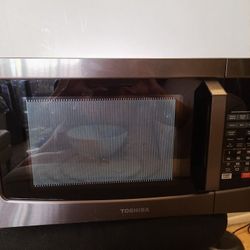 Black/Gray Toshiba Microwave EM131A5C-BS Countertop Microwave Oven 1.2 Cu Ft, 12.4" Removable Turntable Smart Humidity Sensor 12 Auto Menus 1000W