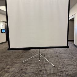 8 FT Professional AV Tripod Screen features a heavy-duty tripod built to endure the demands of frequent travel and repeated use