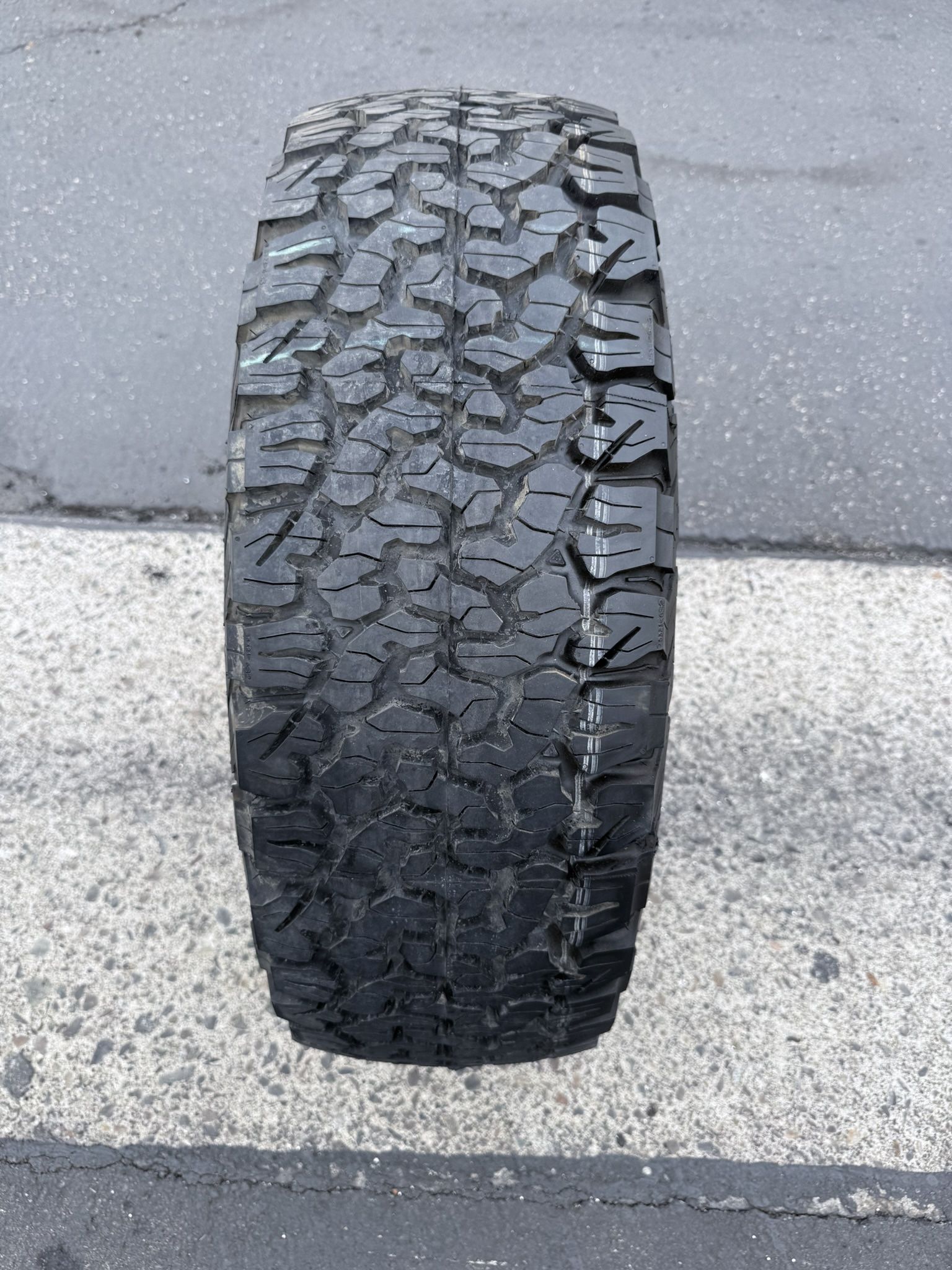 (1) 285/70R17 Bfgoodrich All Terrain KO2