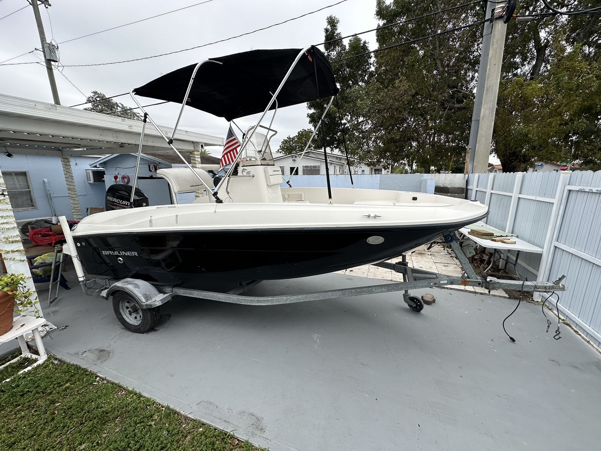 2017 Bayliner F16