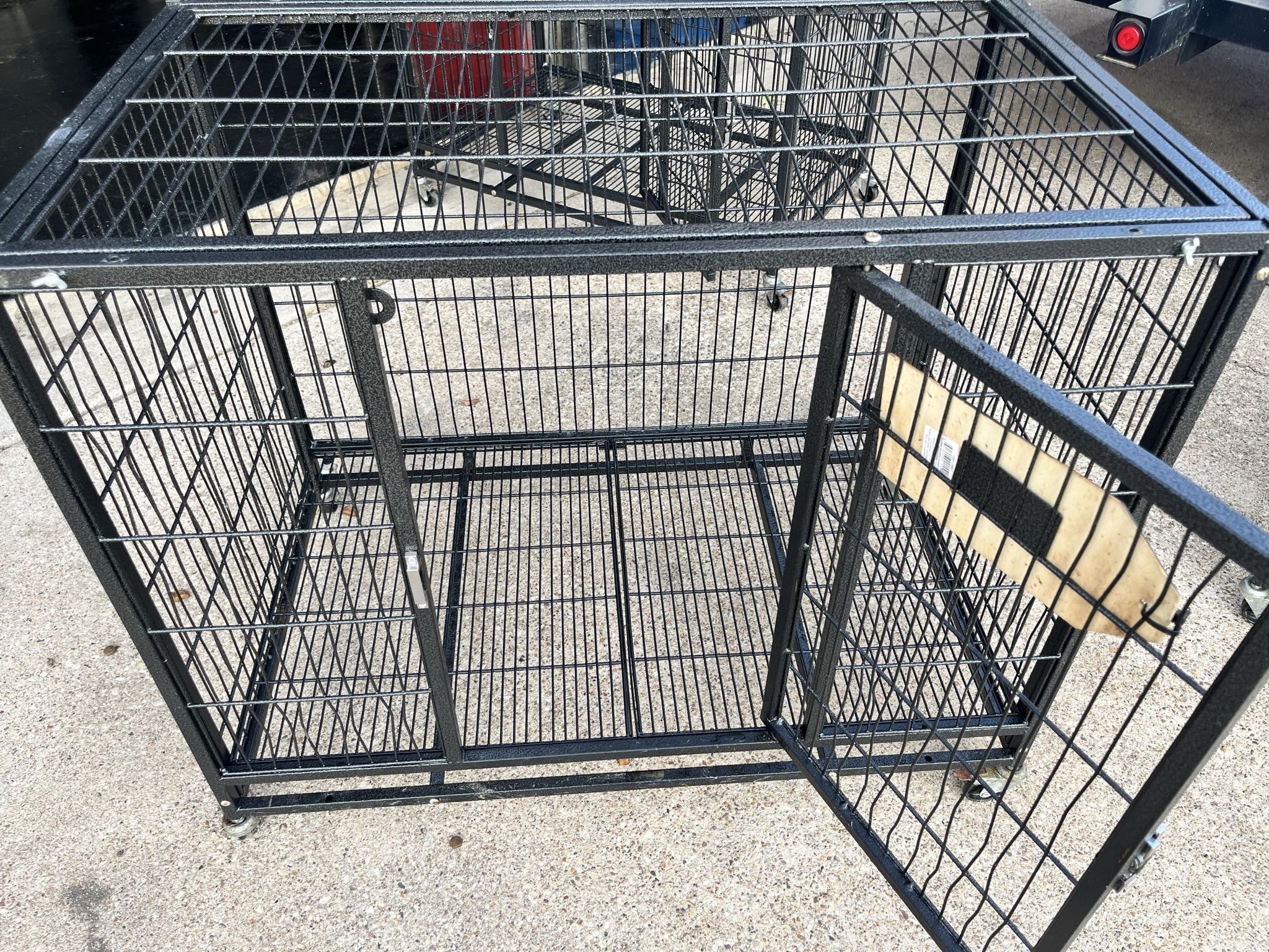 3 Dog Kennels 