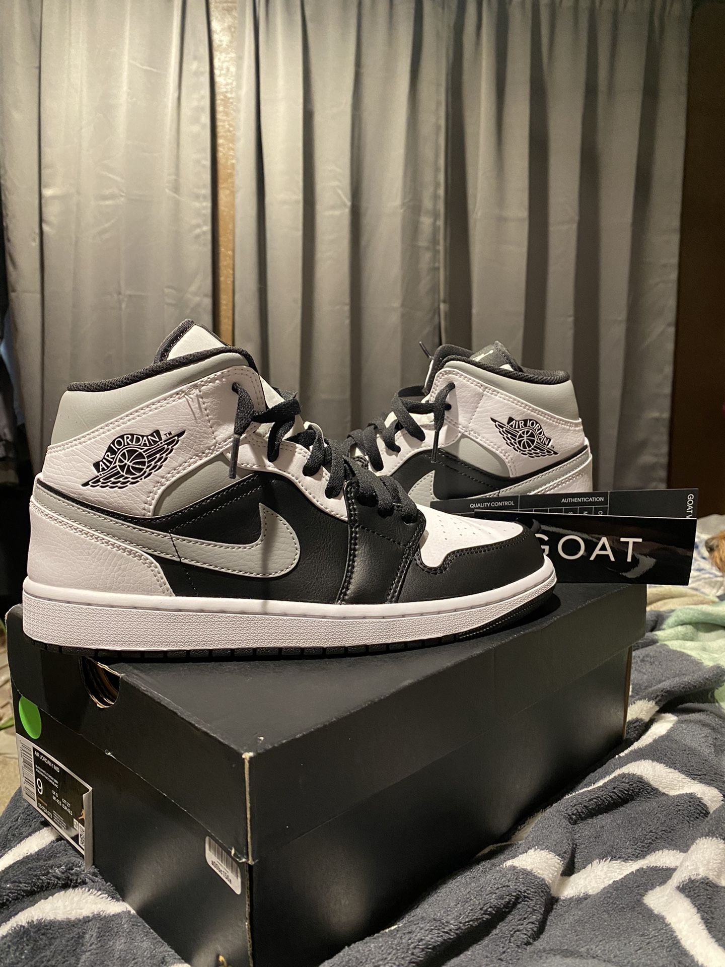 Jordan 1 mid white shadow deals