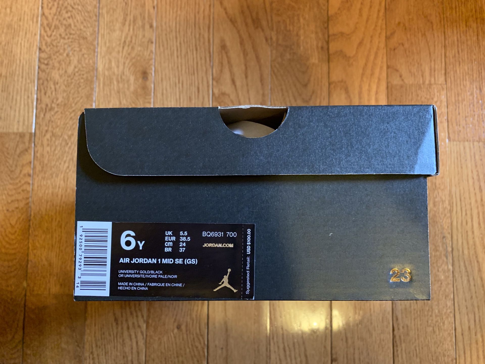 Air Jordan 1 mid SE sizes 6.5 & 6y