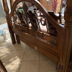 King Size Poster Bed *Real wood*