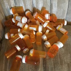 Free Plastic Medicine Bottle * Pet Rescues,  DIYers, Sewers, Scouts