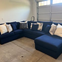 Large L-shaped Corner Sectional W/ Chaise (delivery Available) 