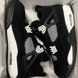 Black And White Thunder 4s Never Worn 