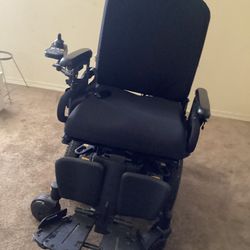 Quantum Q6 Edge 2.0 Power Chair 2019 With New Battery 