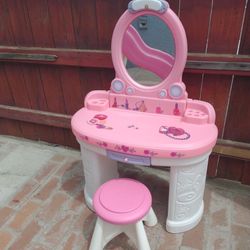 Step 2 Pink Vanity for Little Girls 