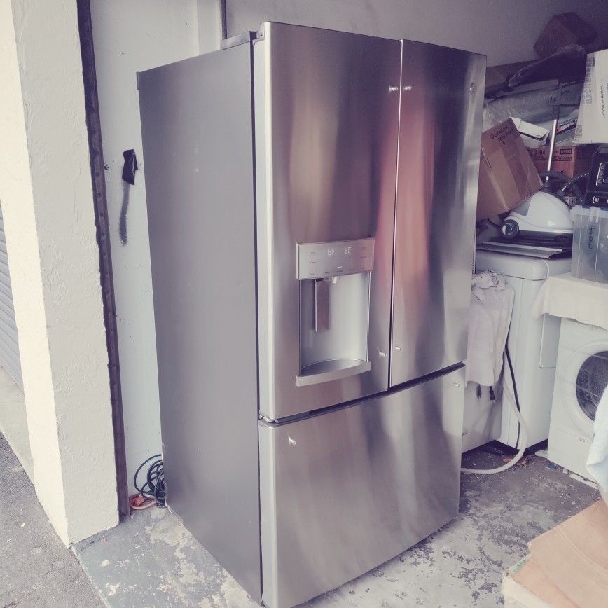 brand new GE stainless French door floor model fridge original warr