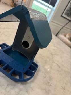Bird buddy with solar panel and camera.