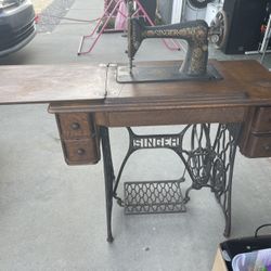Singer Sewing Machine 