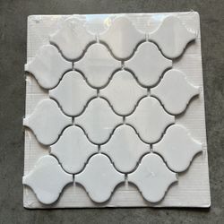 Retro Bianco Arabesque 11.38 in. x 12.25 in. Glossy Porcelain Patterned Look Wall Tile (10.95sq ft) 