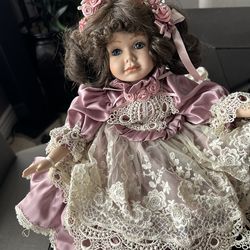 Beautiful vintage porcelain doll from The Leonardo Collection, Connoisseur Series (1990).