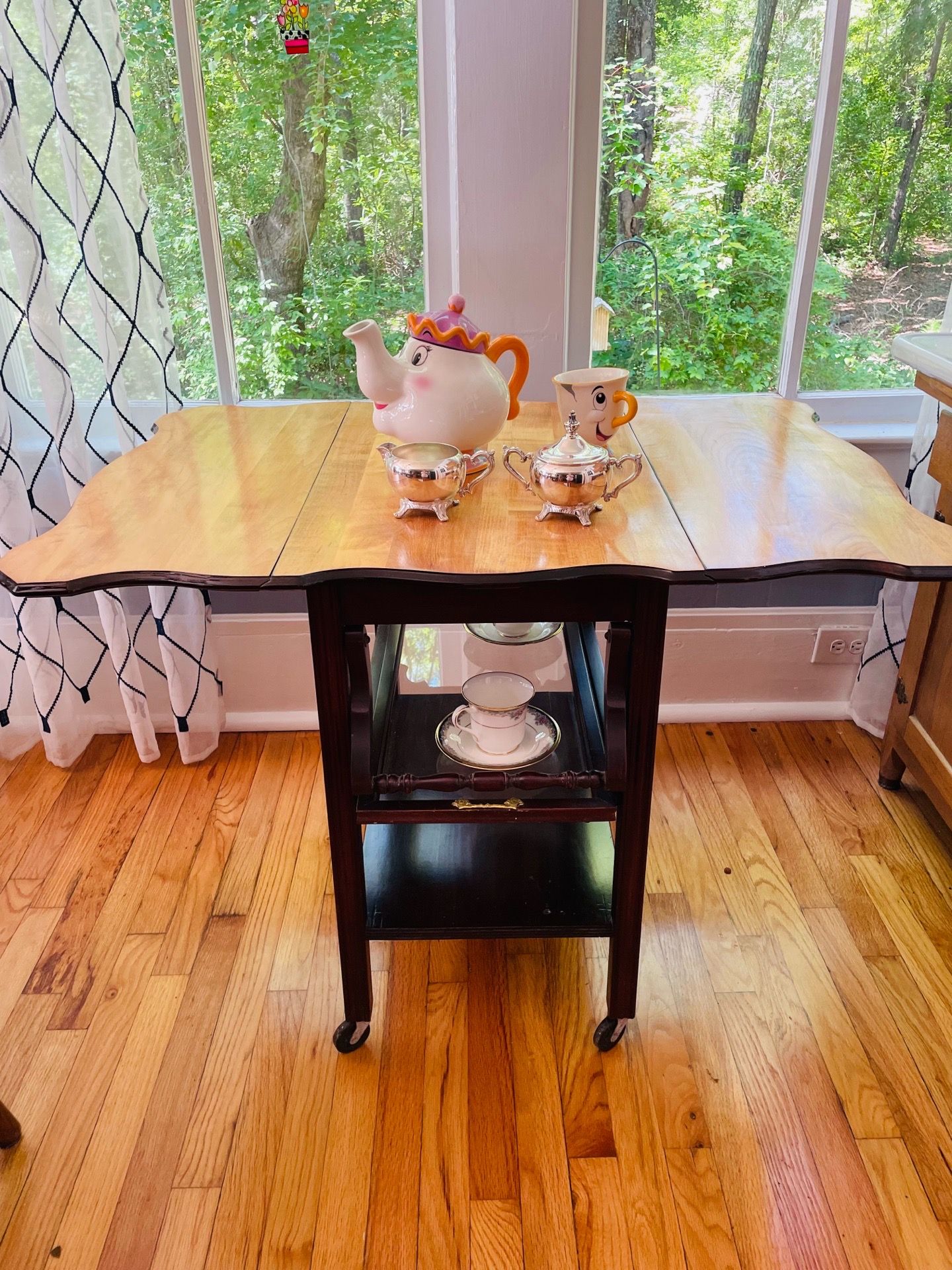 Tea cart